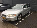 Volvo V70 2.4 140PK 2007 leder trekhaak navi meesturende kop, Auto's, Volvo, Voorwielaandrijving, Euro 5, 1800 kg, Zwart