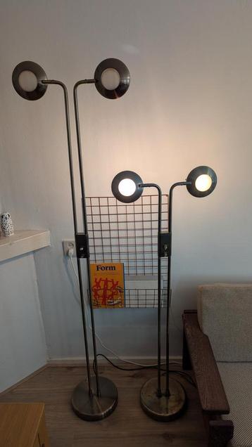 Pair of oxford brass floor lamp vloerlamp
Jan de Bouvrie beschikbaar voor biedingen