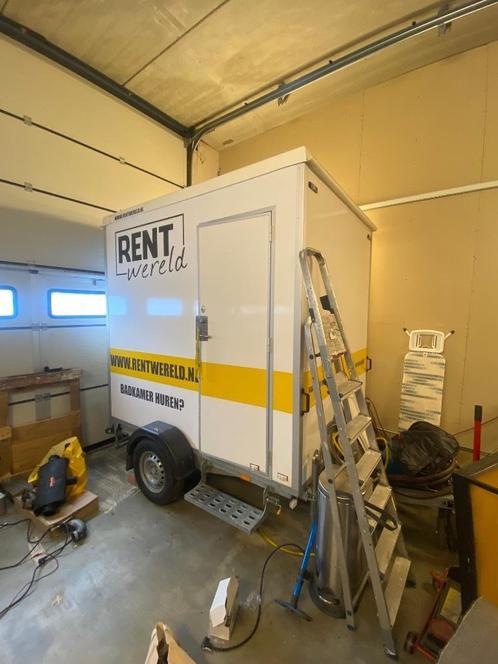 mobiele badkamer  compleet met toilet en wastafel (BTW), Doe-het-zelf en Verbouw, Sanitair, Zo goed als nieuw, Toilet, Ophalen
