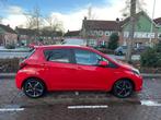 Toyota Yaris 1.5 HSD 55KW 5DRS 2015 Rood, Auto's, 1497 cc, 4 cilinders, 49 €/maand, Geïmporteerd