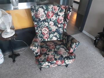 Te koop Ikea stoel zit erg lekker is in goede staat.  beschikbaar voor biedingen