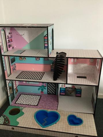 LOL Surprise Huis - Poppenhuis beschikbaar voor biedingen