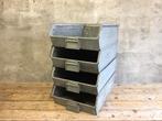 Zinken stapelbare magazijnbakken | nog 3 te koop | per stuk, Minder dan 50 cm, Gebruikt, 50 tot 100 cm, Ophalen of Verzenden