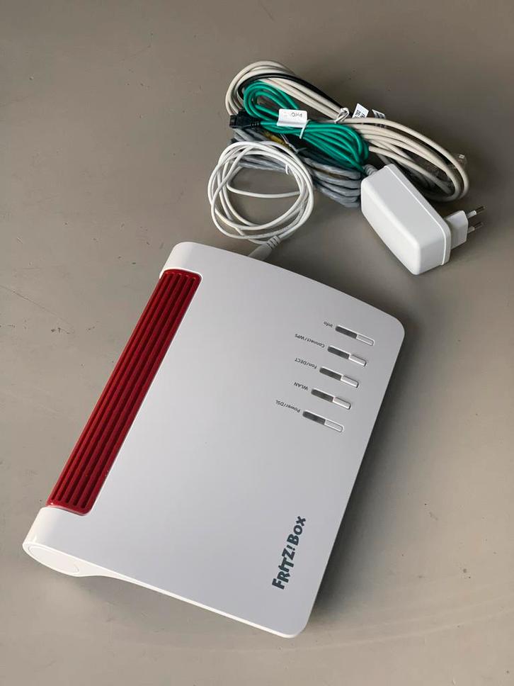 Fritz!Box 7590 VT Router - Krachtige WiFi, Computers en Software, Routers en Modems, Gebruikt, Router met modem, Ophalen of Verzenden