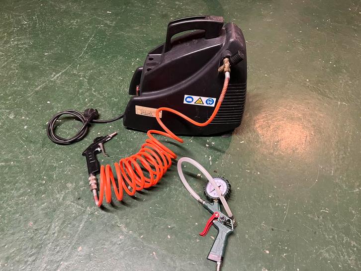 Handige draagbare elektrische luchtcompressor 220V, Doe-het-zelf en Verbouw, Compressors, Gebruikt, Minder dan 6 bar, Minder dan 25 liter