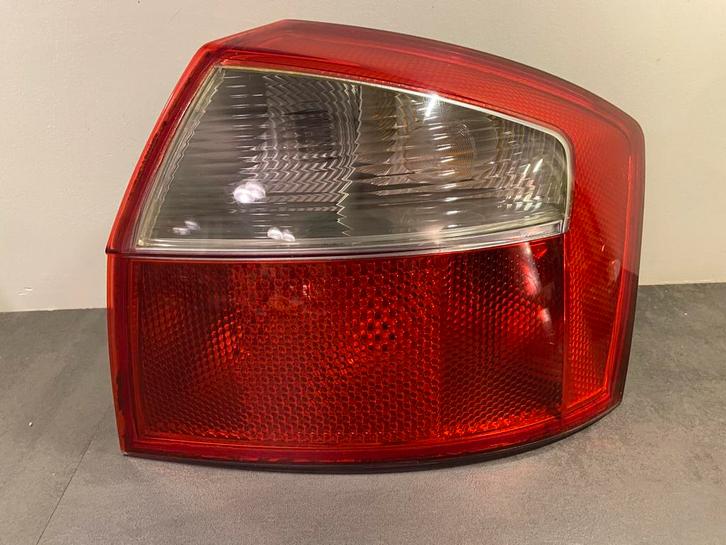 Achterlicht rechts AUDI A4 B6 (8E2) 4 Deurs, Auto-onderdelen, Verlichting, Audi, Gebruikt, Ophalen of Verzenden