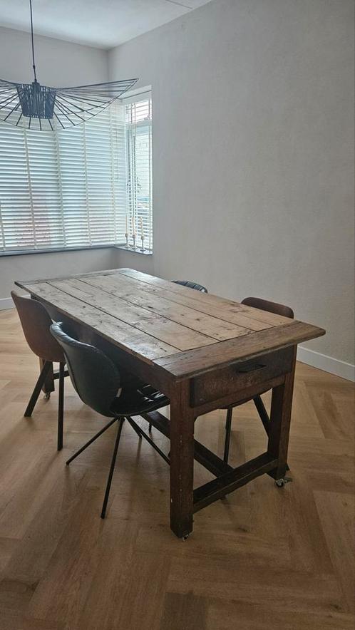Doorleefde stoere zware houten eettafel of bureau, Huis en Inrichting, Tafels | Eettafels, Gebruikt, 50 tot 100 cm, Vijf personen of meer