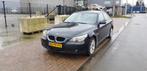 BMW 5-Serie 2.2 I 520 AUT 2005 Zwart, Auto's, Origineel Nederlands, Te koop, 5 stoelen, Benzine