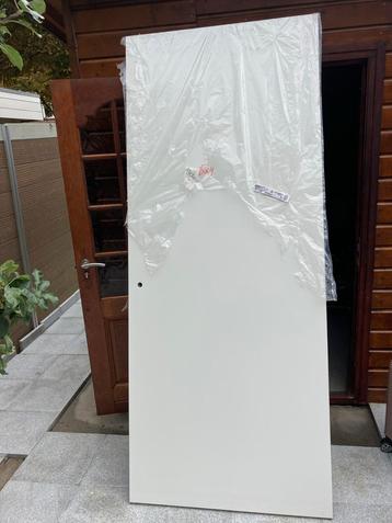 8 Svedex Opdekdeuren (waarvan 4 nieuwe) 95cm / 231cm beschikbaar voor biedingen