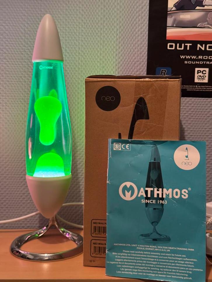 Mathmos Neo lavalamp White Edition met Kleur Combi Keuze, Huis en Inrichting, Lampen | Tafellampen, Zo goed als nieuw, Ophalen of Verzenden