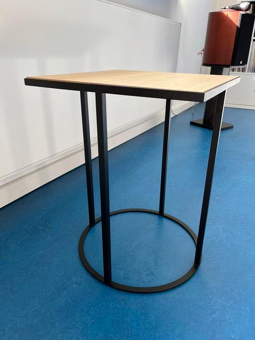Leolux Prismo bijzettafel (als nieuw), Huis en Inrichting, Tafels | Bijzettafels, Zo goed als nieuw, Vierkant, Ophalen