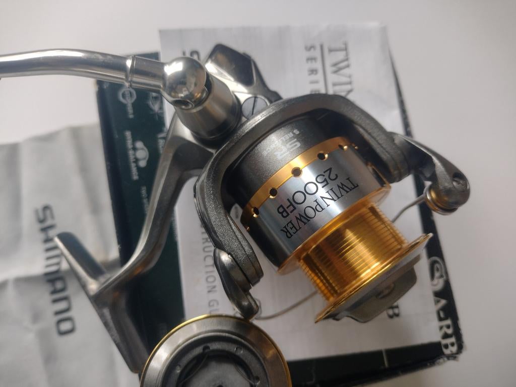 Shimano twinpower 2500fb Incl reserve spoel, Watersport en Boten, Hengelsport | Algemeen, Ophalen of Verzenden, Zo goed als nieuw
