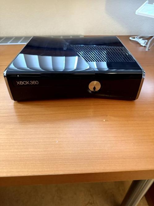 Xbox 360 S 250GB met Kinect, Spelcomputers en Games, Spelcomputers | Xbox 360, Zo goed als nieuw, 250 GB, 360 S, Zonder controller