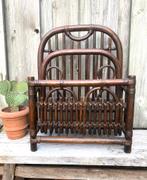 Vintage rotan kastje lectuurbak krantenbak retro, Huis en Inrichting, Woonaccessoires | Krantenbakken en Lectuurbakken, Ophalen of Verzenden