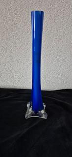 Blauwe glazen vaas, Blauw, Ophalen of Verzenden, Minder dan 50 cm, Glas