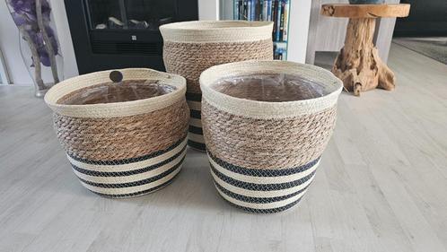 Leuke Set Rieten Manden! Plantenbak. NIEUW! Set van 3., Huis en Inrichting, Woonaccessoires | Schalen en Manden, Nieuw, Rond, Riet