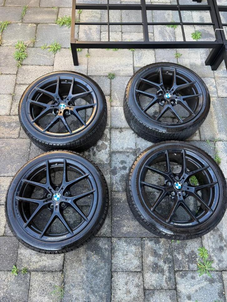 BMW Winterwielset 18” M Performance Y-spaak 554M, Auto-onderdelen, Banden en Velgen, Banden en Velgen, Winterbanden, 18 inch, 225 mm