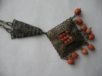 Bronsklr. Tribal Boho Ketting met Bloedkoraaltjes Nr 2 Vint beschikbaar voor biedingen