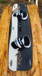 Carbon Kite Board F-One Trax, Watersport en Boten, Kitesurfen, Ophalen of Verzenden, Zo goed als nieuw, Twintip