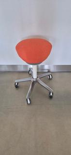 ONGO Roll verrijdbare dynamische balanskruk. Showroommodel!, Ophalen, Oranje, Zo goed als nieuw, Bureaukruk