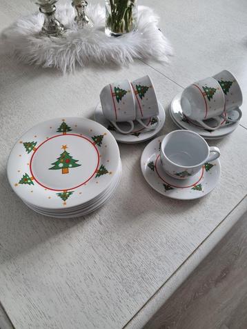 Kerstservies - 6 bordjes, 5 kop en schotels beschikbaar voor biedingen