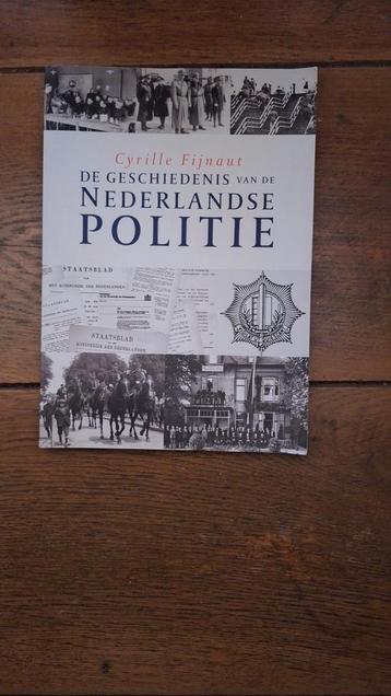 Twee politieboeken beschikbaar voor biedingen