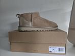 UGG Ultra Mini - Zo goed als nieuw - maat 40, Kleding | Dames, Schoenen, UGG, Beige, Lage of Enkellaarzen, Ophalen of Verzenden