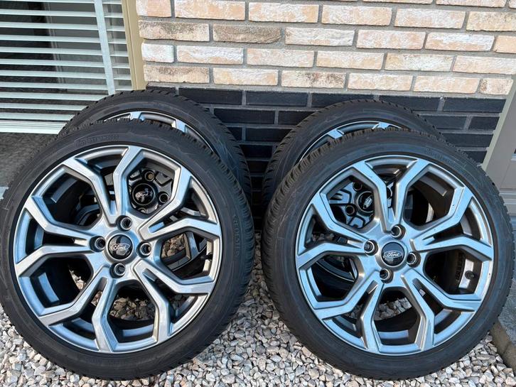 Fiesta ST-line 17 inch velgen met winterbanden, Auto-onderdelen, Banden en Velgen, Banden en Velgen, Winterbanden, 17 inch, 205 mm
