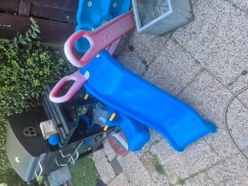 Glijbaan en wipwap beschikbaar voor biedingen