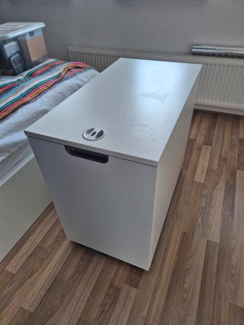 ikea computer bureau kast  met kabelgoot achterin, Huis en Inrichting, Kasten | Computermeubels, Zo goed als nieuw, 70 tot 120 cm