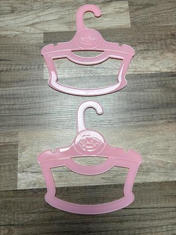 2 Baby Born Keldinghangers beschikbaar voor biedingen