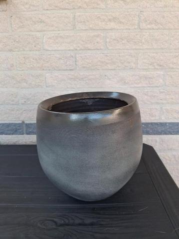 Bloempot Antraciet beschikbaar voor biedingen