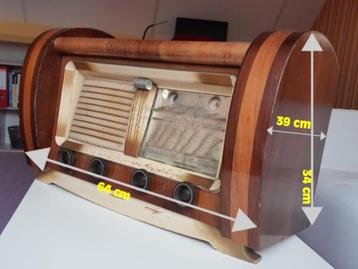 Oude buizenradio uit 1961 beschikbaar voor biedingen