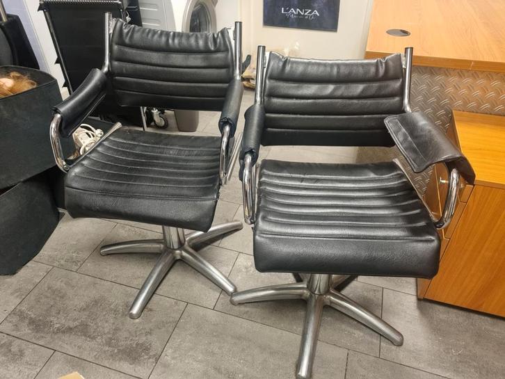 2 Gebruikte Kappersstoelen met Pomp, Huis en Inrichting, Stoelen, Gebruikt, Twee, Kunststof, Leer, Metaal, Zwart, Ophalen