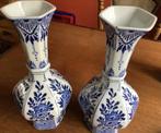 2 Delfts blauwe vazen, genummerd, Antiek en Kunst, Antiek | Keramiek en Aardewerk, Ophalen of Verzenden