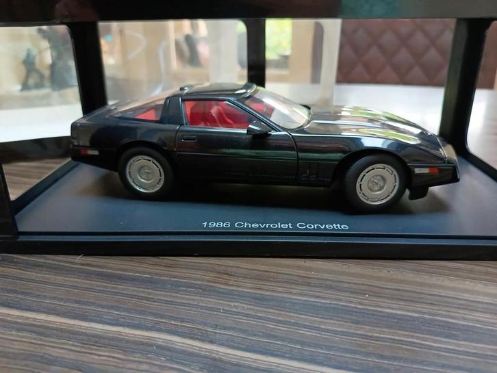 AutoArt 1:18 1986 Chevrolet Corvette C4, Hobby en Vrije tijd, Modelauto's | 1:18, Zo goed als nieuw, Autoart, Ophalen of Verzenden