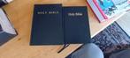 Holy Bible / grotere 19,5/14x2,5 - kleinere 18x12x2,5, Ophalen of Verzenden, Gelezen, Christendom | Protestants