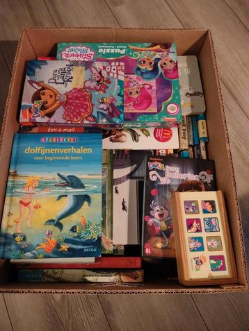 1 doos boekjes en spellen  beschikbaar voor biedingen