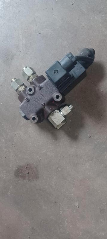 walvoil 3/2 stuurventiel walvoil 3/2 regelklep beschikbaar voor biedingen