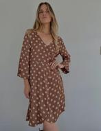 Fabienne Chapot Wikkeljurk Winni Lou - Maat 34, Kleding | Dames, Jurken, Bruin, Verzenden, Maat 34 (XS) of kleiner, Gedragen