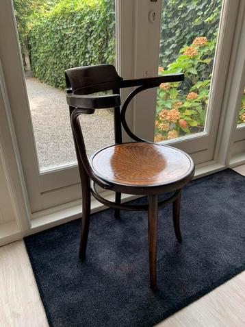 Oud stoeltje, Thonet model, café stoel beschikbaar voor biedingen
