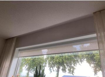 Luxaflex rolgordijnen beige gemêleerd beschikbaar voor biedingen