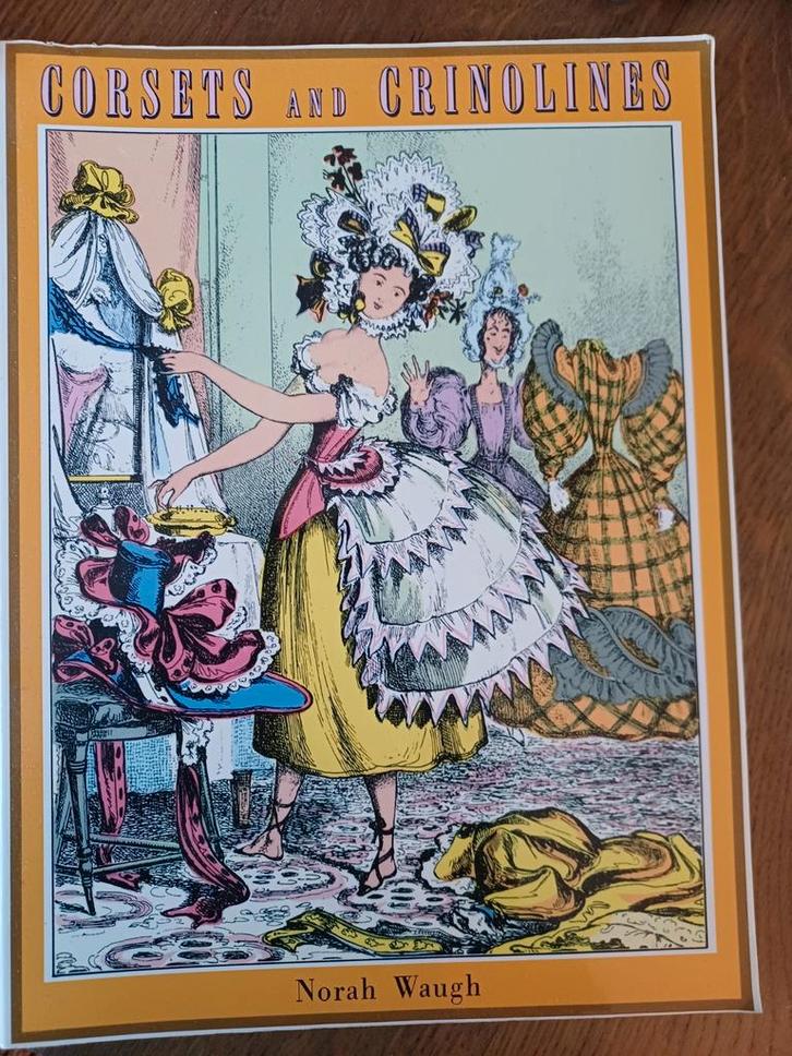 Corsetten en Crinolines - Norah Waugh, Boeken, Hobby en Vrije tijd, Zo goed als nieuw, Ophalen of Verzenden