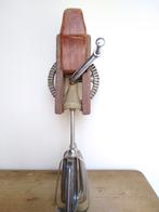 Vintage handmixer met zware houten handvat, Verzenden