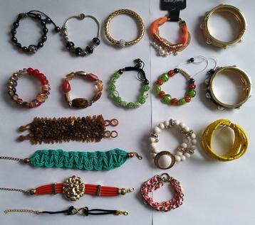 Set van 17 armbanden armbandjes beschikbaar voor biedingen