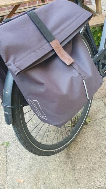 Dubbele fietstassen van Basil beschikbaar voor biedingen