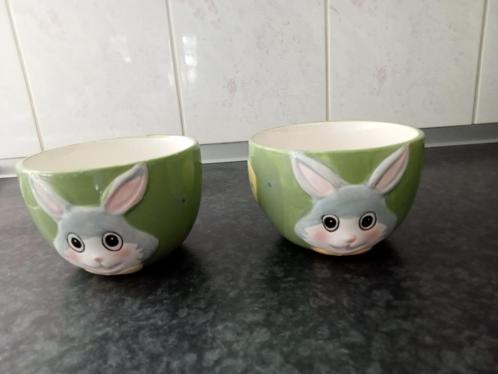 PASEN: 2 nieuwe schaaltjes+haasje 7.5cm hoog, doorsnee 11 cm, Huis en Inrichting, Keuken | Servies, Nieuw, Schaal of Schalen, Overige stijlen
