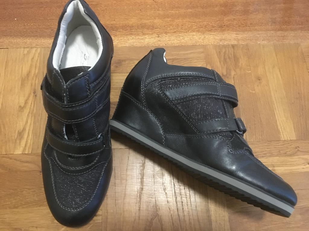 Nieuwe zwarte Geox sneakers met sleehak, maat 37., Ophalen of Verzenden, Nieuw, Zwart