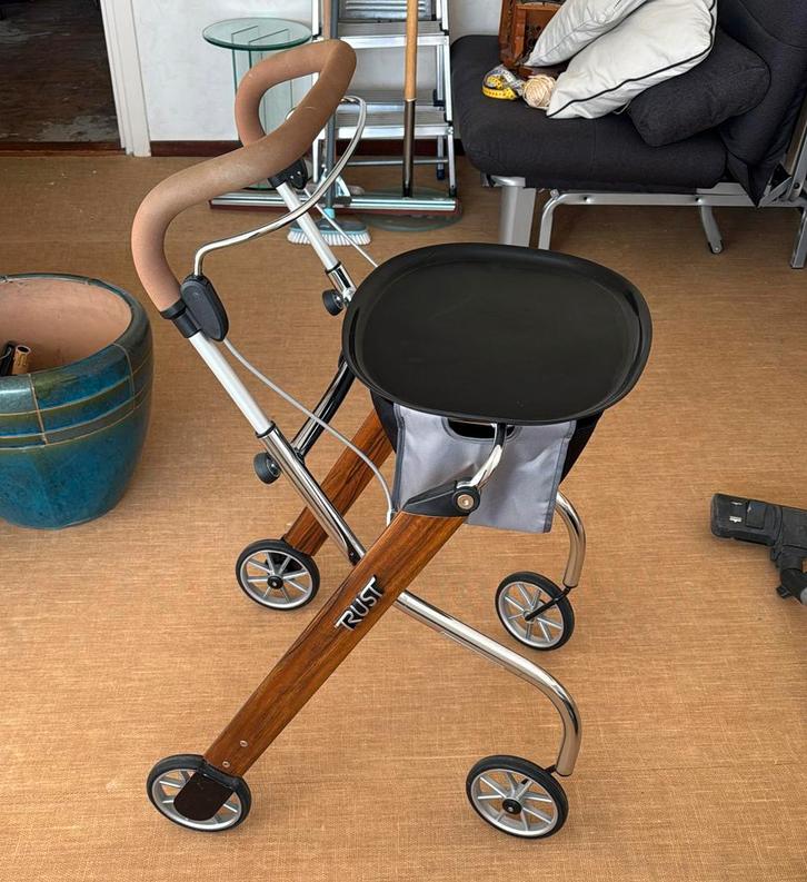 Trust Care design rollator – bijna nieuw, zeer goede staat, Diversen, Rollators, Zo goed als nieuw, Lichtgewicht, Ophalen