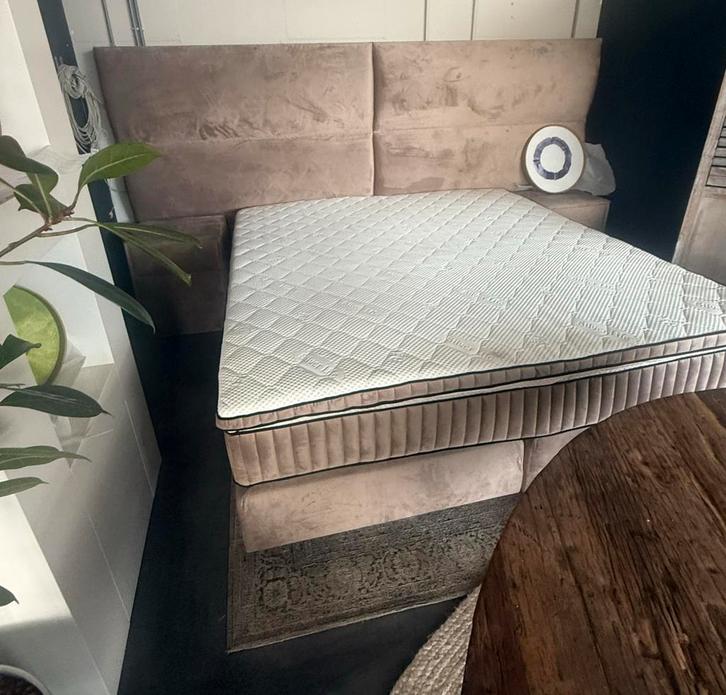 Luxe groot 2 persoons bed 180 x 200 incl 2 nachtkastjes, Huis en Inrichting, Slaapkamer | Bedden, Zo goed als nieuw, Ophalen